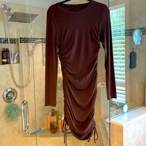 Hey babe, size large. Form fitting with tightening detail up both sides